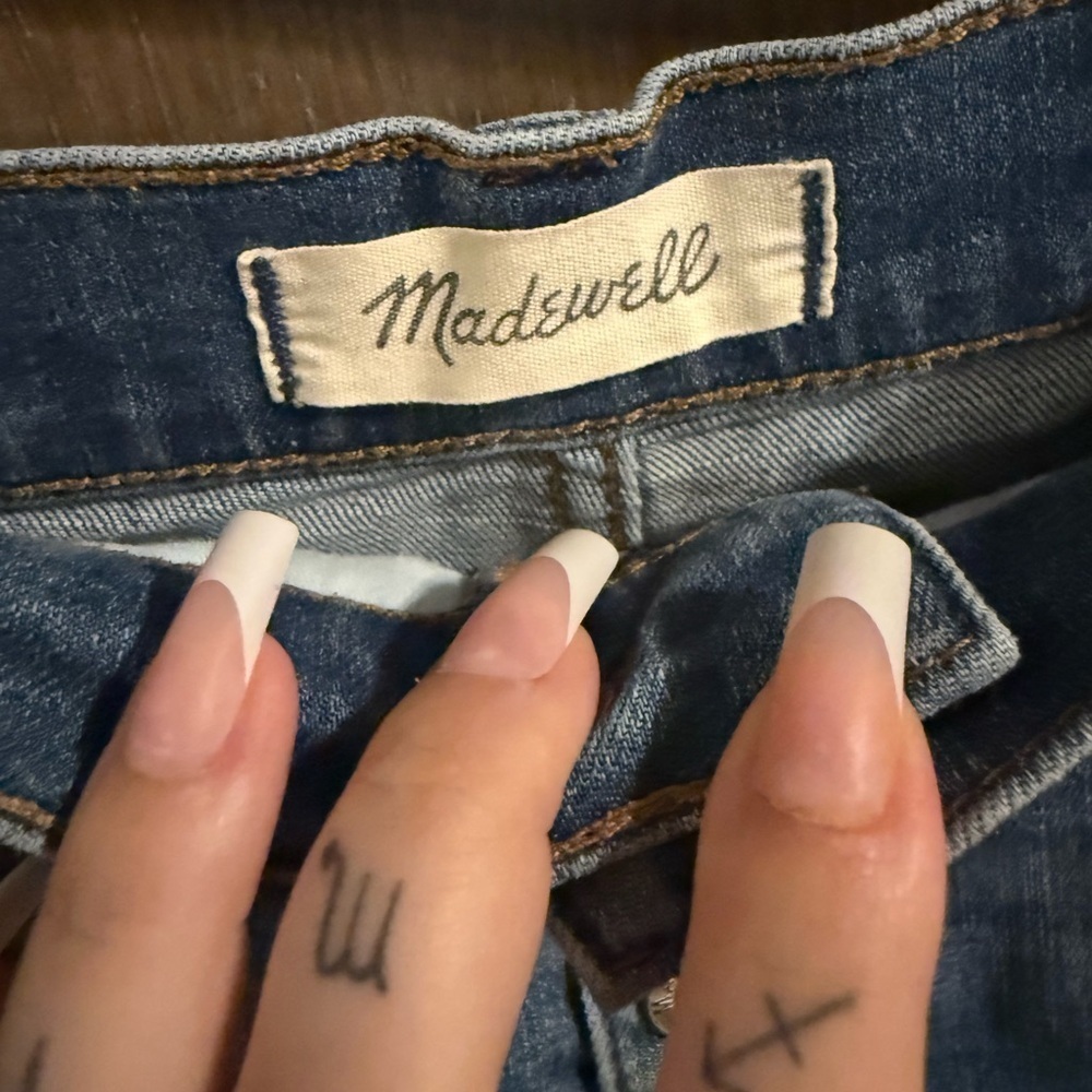 Madewell High-Rise Denim Shorts in Burke Wash: Button-Front Edition - Picture 5 of 6